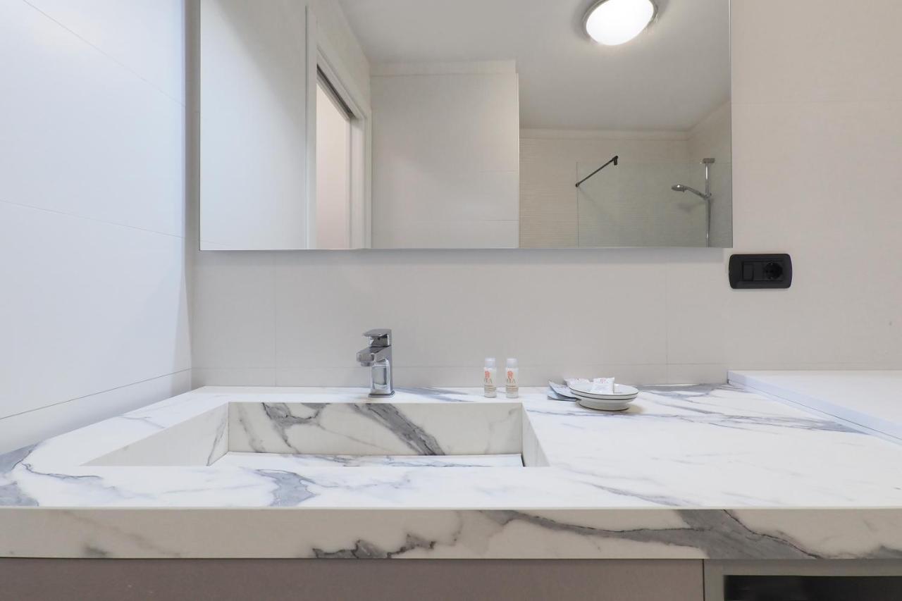 Duomo Luxury Apartment IV ميلان المظهر الخارجي الصورة